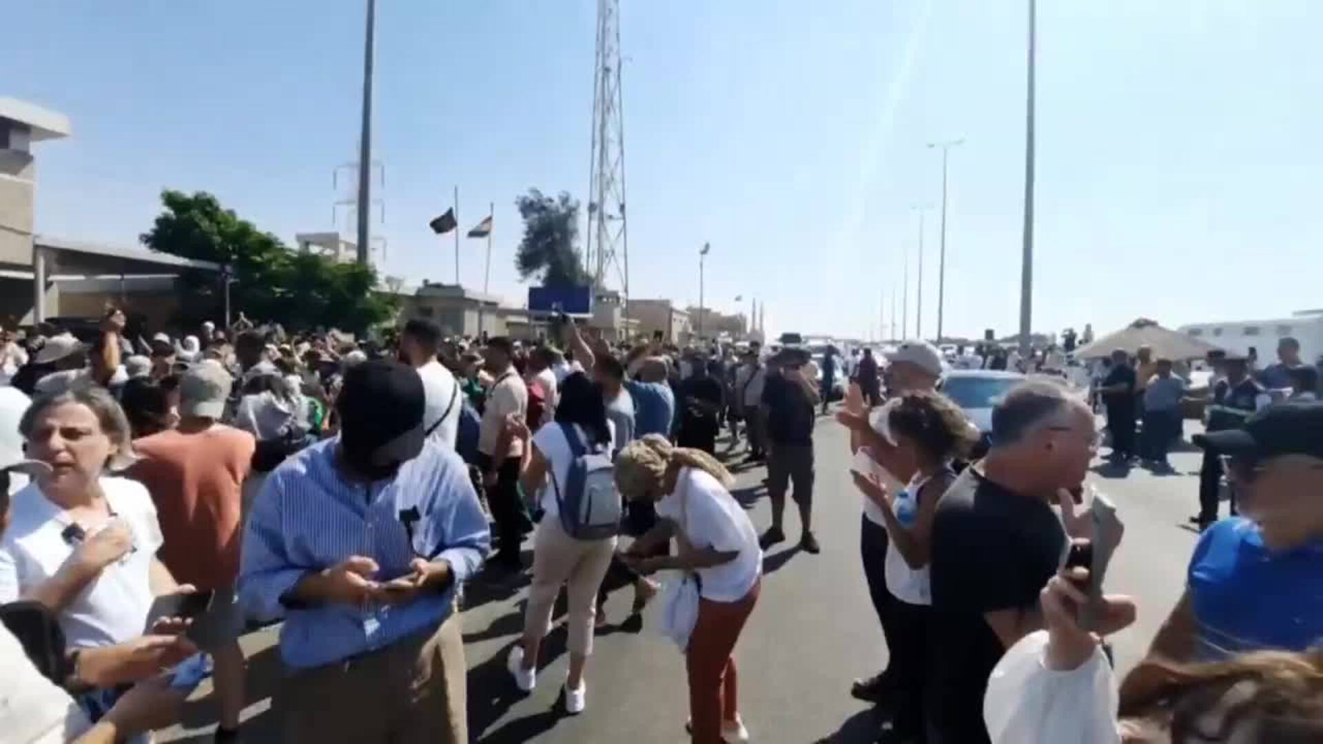 Egipto interrumpe el paso de activistas rumbo a Rafah a pocos kilómetros de El Cairo