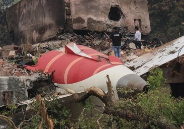 Air India investiga fallos en el motor y el tren de aterrizaje del avión siniestrado y estudia dejar en tierra sus Boeing 787