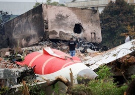 Piezas viejas y sistemas eléctricos defectuosos: el accidente de la India reaviva las denuncias sobre fallos de seguridad en Boeing