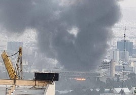 Israel bombardea la sede de la televisión pública iraní en pleno directo