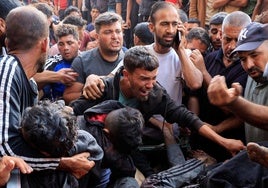 Al menos 60 palestinos muertos por un ataque israelí cuando esperaban ayuda en Gaza, la mayor cifra registrada en un reparto de comida