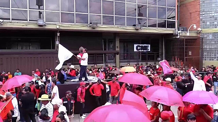 El partido Libre de Honduras se moviliza para conmemorar el 16 aniversario del golpe de Estado