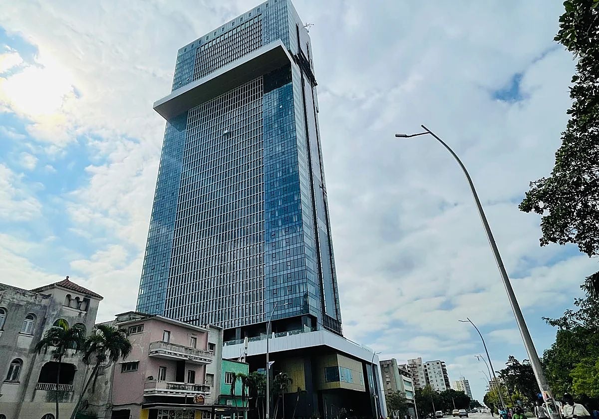 El hotel K-23 de La Habana, en cuya construcción y equipamiento han participado empresas alemanas y francesas, está gestionado por la cadena española Iberostar