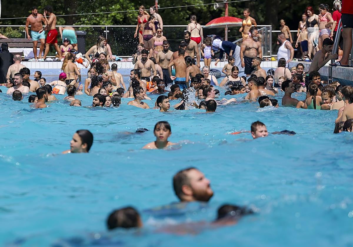 La ola de calor en Europa ha llenado las piscinas públicas en Alemania
