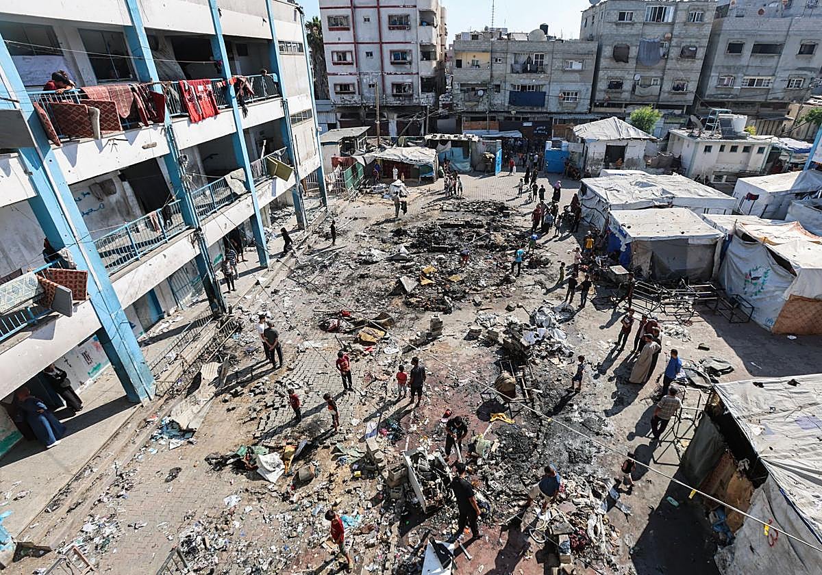 Un ataque israelí durante la noche golpea el campo de refugiados de Bureij, en el centro de la Franja