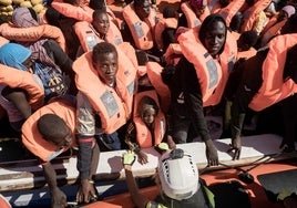 Un comisario de la UE y tres ministros europeos, expulsados de Libia al ir a cerrar un acuerdo sobre control migratorio