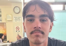 «Un milagro entre un millón»: rescatan a un surfista que se refugió en una isla deshabitada en Australia