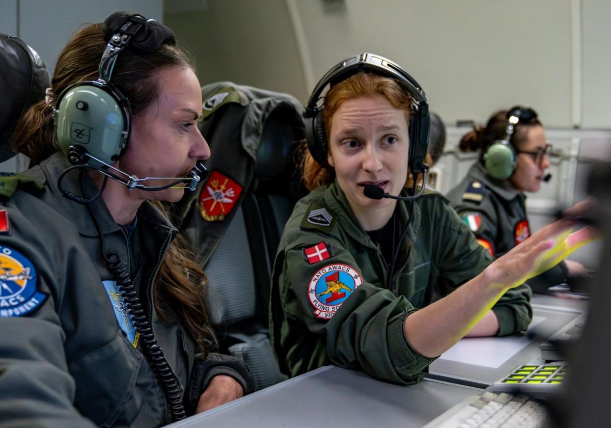 Militares danesas participan en un programa de defensa aérea