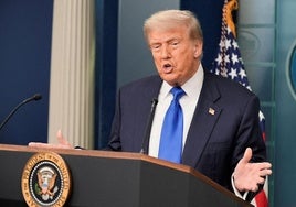 El presidente de Estados Unidos, Donald Trump, habla ante los medios después de que el Tribunal Supremo estadounidense asestara un golpe al poder de los jueces federales