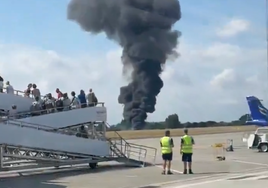Un avión se estrella en un aeropuerto de Londres tras despegar