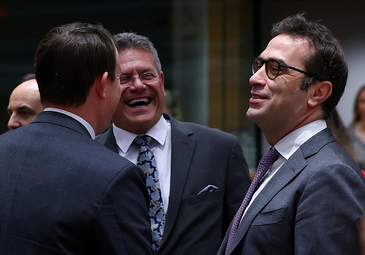 La UE avisa de que la imposición de aranceles del 30% de Trump supondrá prohibir el comercio