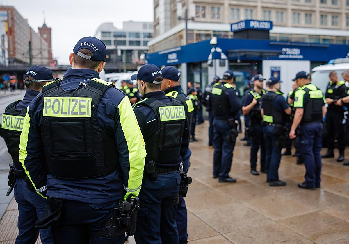 La Policía alemana ha empezado a hacer controles para impedir que los pasajeros de los transportes públicos lleven cuchillos y navajasl