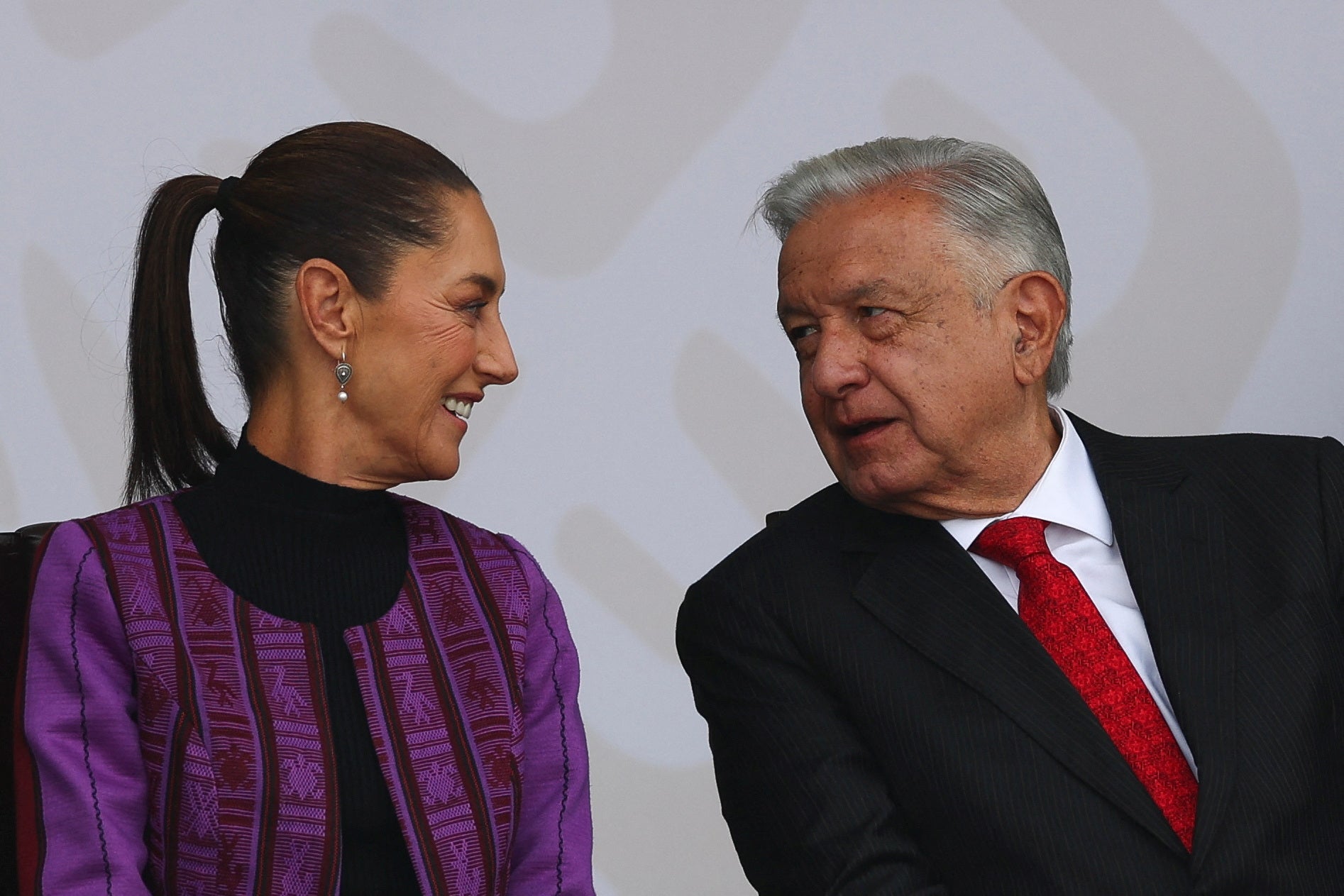 La presidenta de México, Claudia Sheinbaum, junto a su antecesor, Andrés Manuel López Obrador