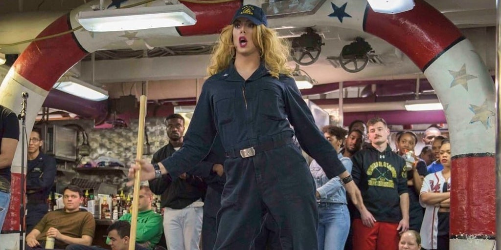 Las 'drag queen' de Rota dejan sin jefe a la Séptima Flota