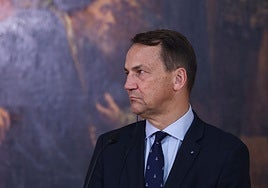 El ministro de Exteriores Sikorski, nuevo hombre fuerte del Gobierno de Polonia en medio del desgaste de Tusk