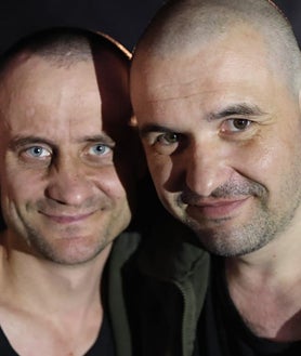 Imagen secundaria 2 - Zelenski anunció que este miércoles 1.000 soldados regresaron a casa como parte de la novena etapa del último intercambio de prisioneros acordado en Estambul.