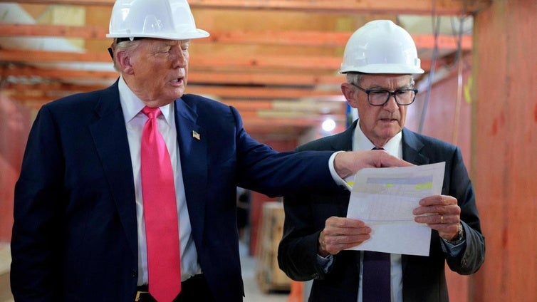 Trump aprovecha una visita a la Fed para humillar a Powell: «Yo lo despediría»