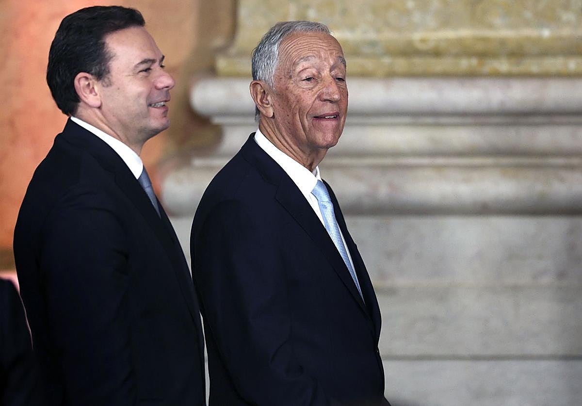 El presidente de Portugal, Marcelo Rebelo de Sousa, con el primer ministro Luís Montenegro