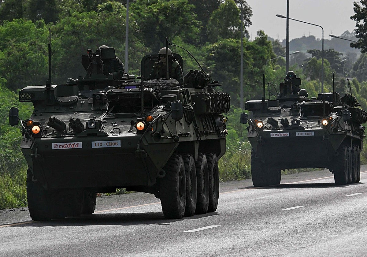 Soldados del Ejército tailandés se desplazan por una carretera de la provincia de Chachoengsao
