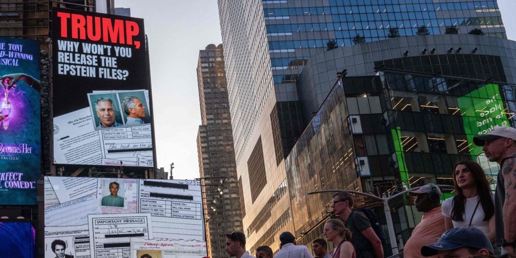 Trump, cercado por las pruebas que lo vinculan con los papeles de Epstein