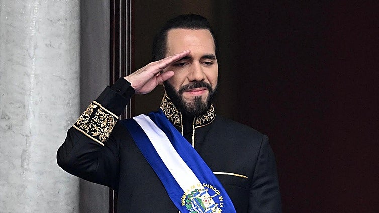 Bukele modifica la Constitución lo que le permitirá perpetuarse en el poder en El Salvador