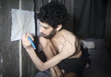 Conmoción en Israel por un vídeo de un rehén de Hamás con síntomas de hambre y cavando su propia tumba