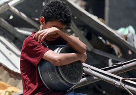 Contando calorías en el infierno: lo que contienen las polémicas cajas de ayuda en Gaza y por qué no resuelven la crisis