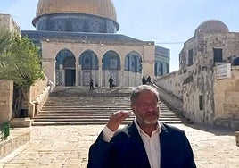 El ministro de Seguridad de Israel provoca al mundo musulmán rezando ante la simbólica mezquita de Al Aqsa