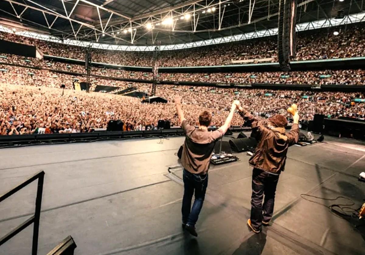 oasis DEFINITIVE WEMBLEY STADIUM 最終日 オアシスOasis live '25 Wembley Stadium (8/3) - メルカリ