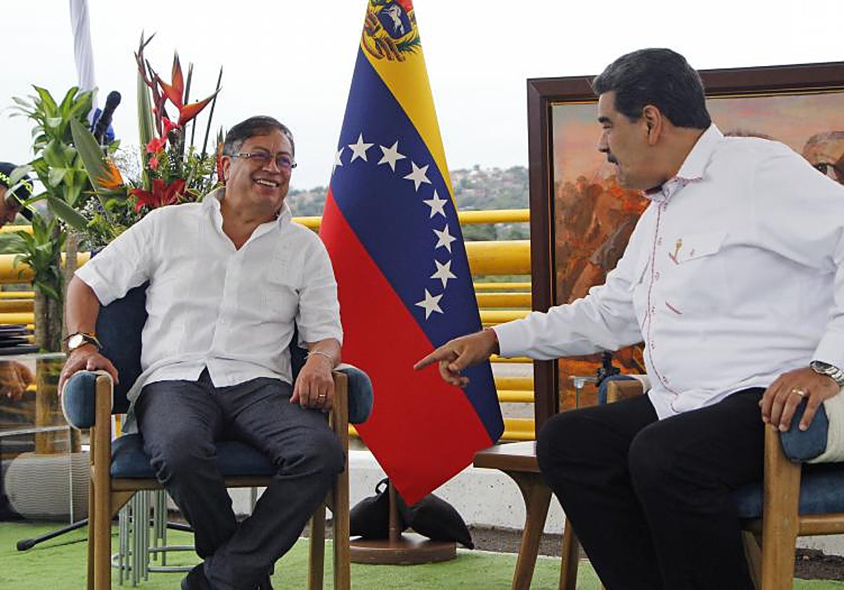 El presidente Gustavo Petro (izquierda) y Nicolás Maduro, durante una reunión en la frontera entre Colombia y Venezuela en 2023