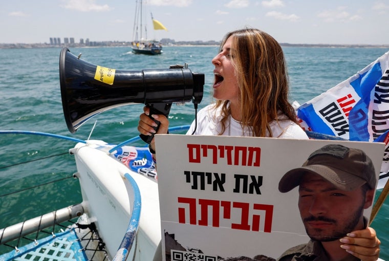 Familias de rehenes en Israel piden no poner en peligro a los cautivos durante ocupación de Gaza