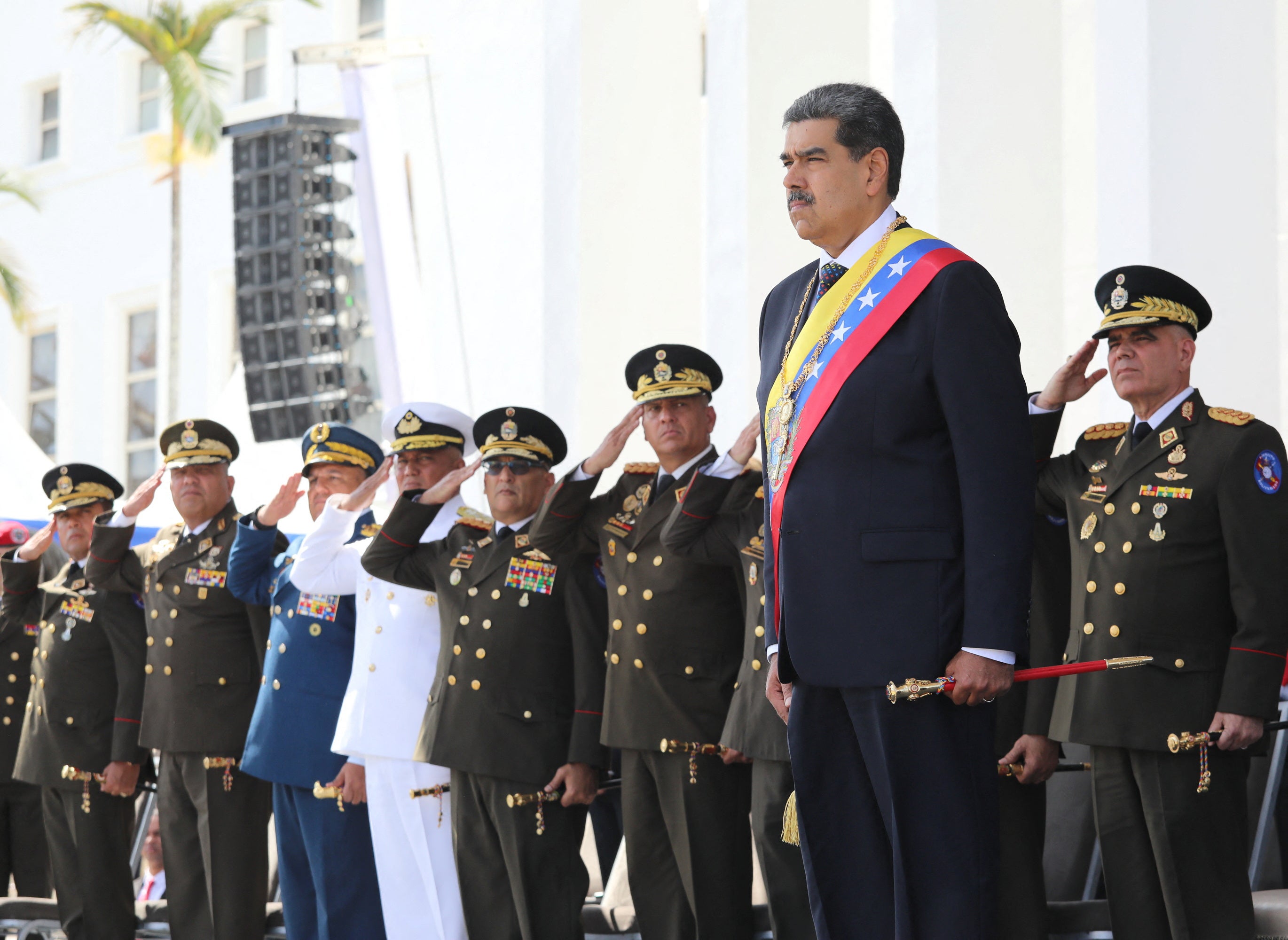 https://s1.abcstatics.com/abc/www/multimedia/internacional/2025/08/08/1490896770.jpg