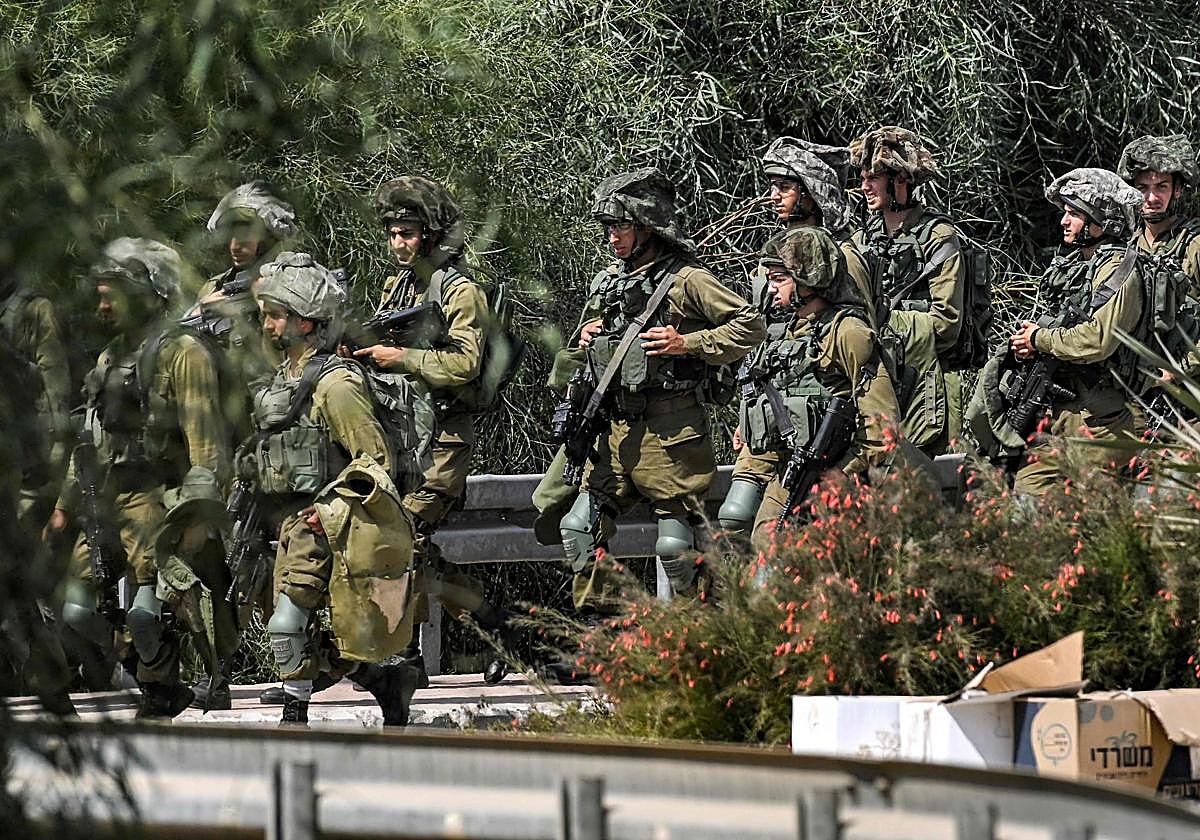 El agrupamiento de tropas israelíes en la frontera para llevar a cabo la invasión terrestre de la Franja