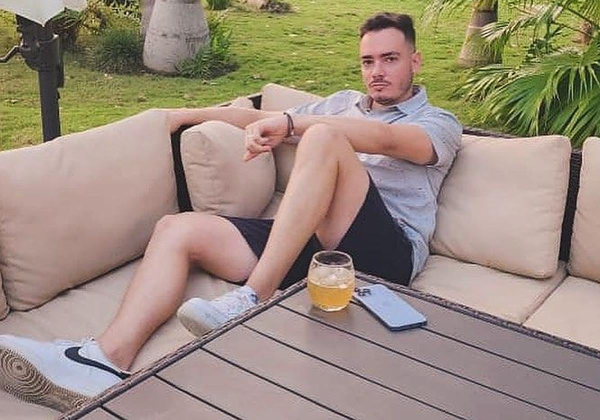 El influencer y nieto de Fidel Castro, Sandro Castro, explica que carece de privilegios y vive del ocio nocturno de Cuba