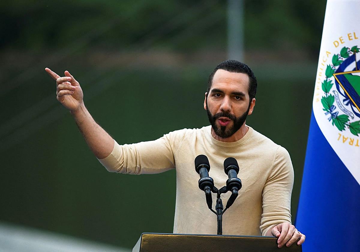 eEl presidente actual de El Salvador, Nayib Bukele, Nayib Bukele, aprueba una reforma constitucional para permitir que un presidente pueda ser candidato indefinidamente
