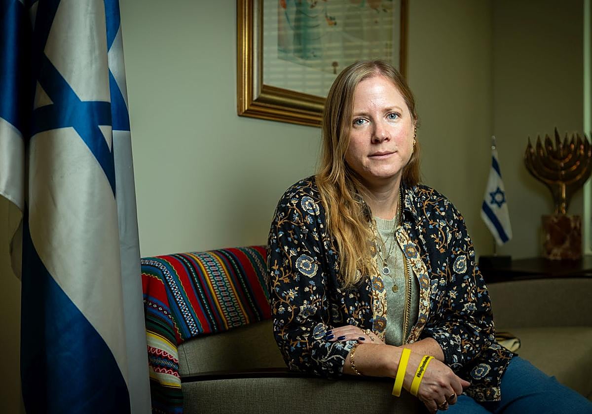 La encargada de Negocios de Israel, Dana Erlich, durante la entrevista