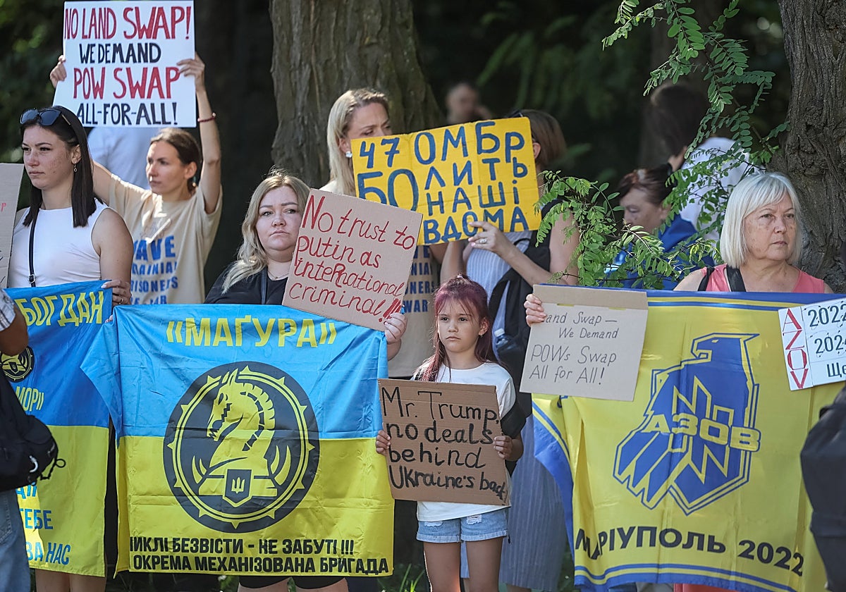Protestas de ucranianos frente a la embajada de EEUU en Kiev