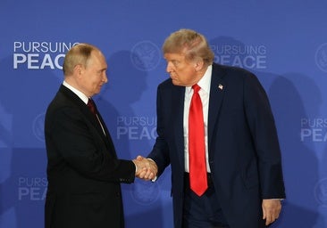 Trump renuncia ahora al alto el fuego en Ucrania y se alinea con Putin