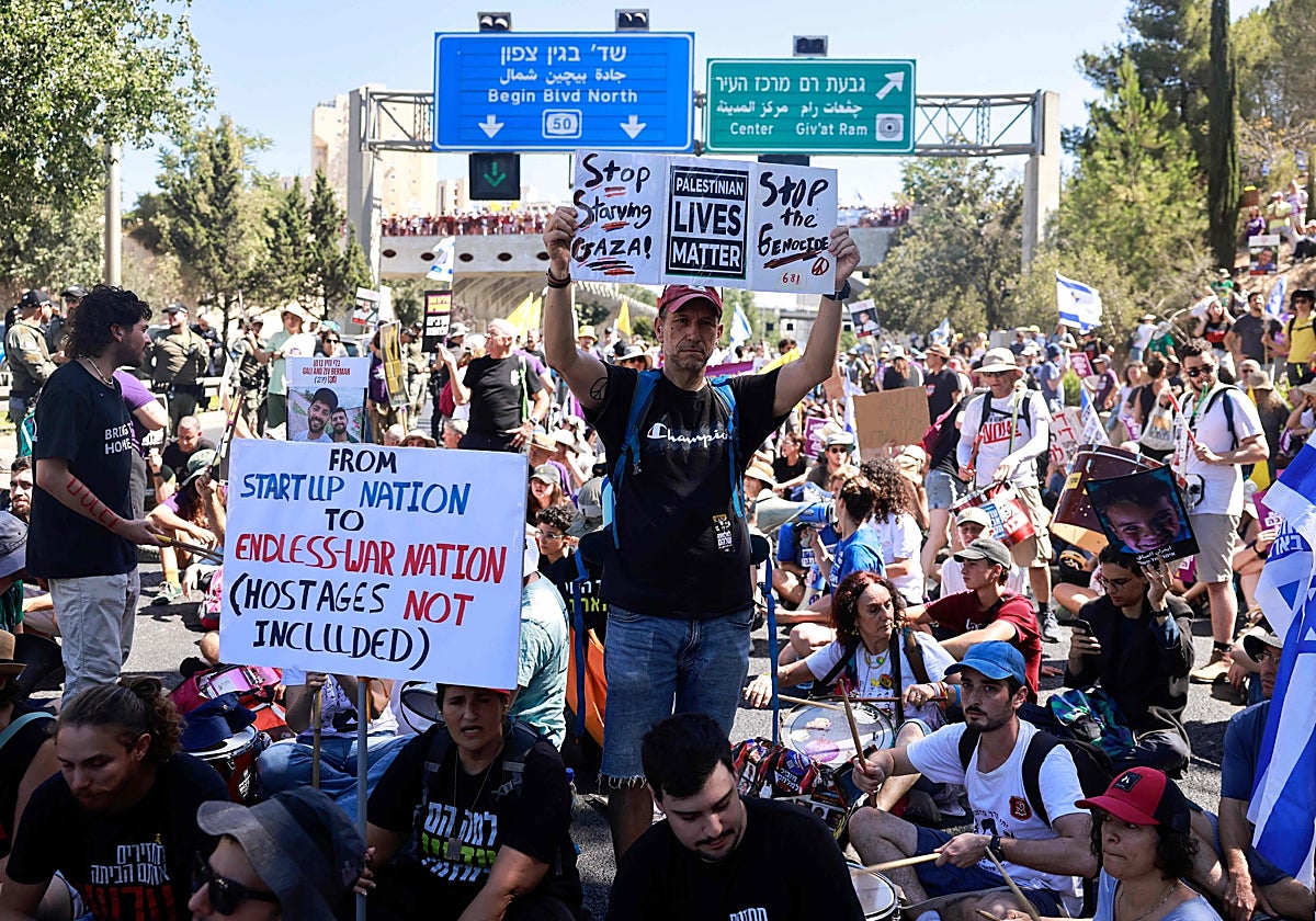Protesta en Jerusalén exigiendo el cese de la guerra y la liberación de los rehenes