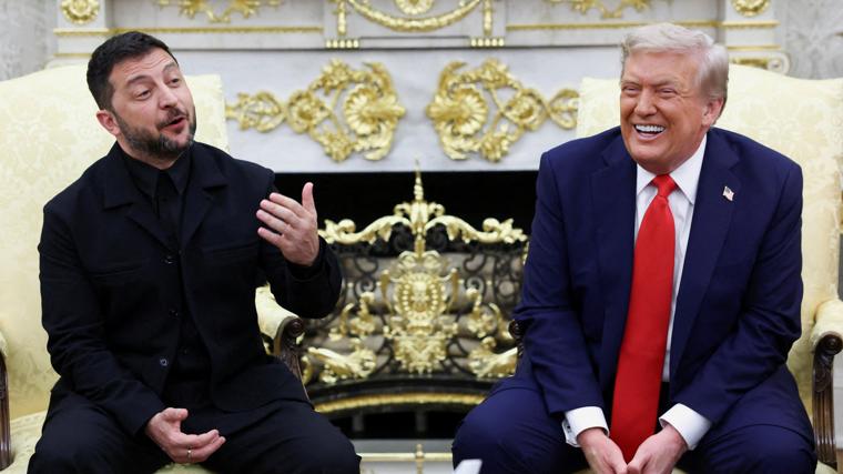 Voldimir Zelenski y Donald Trump, con gesto distendido en el Despacho Oval