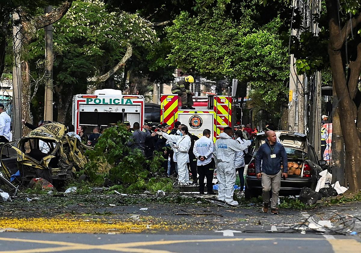 Fuerzas de Seguridad investigan en el lugar de la explosión