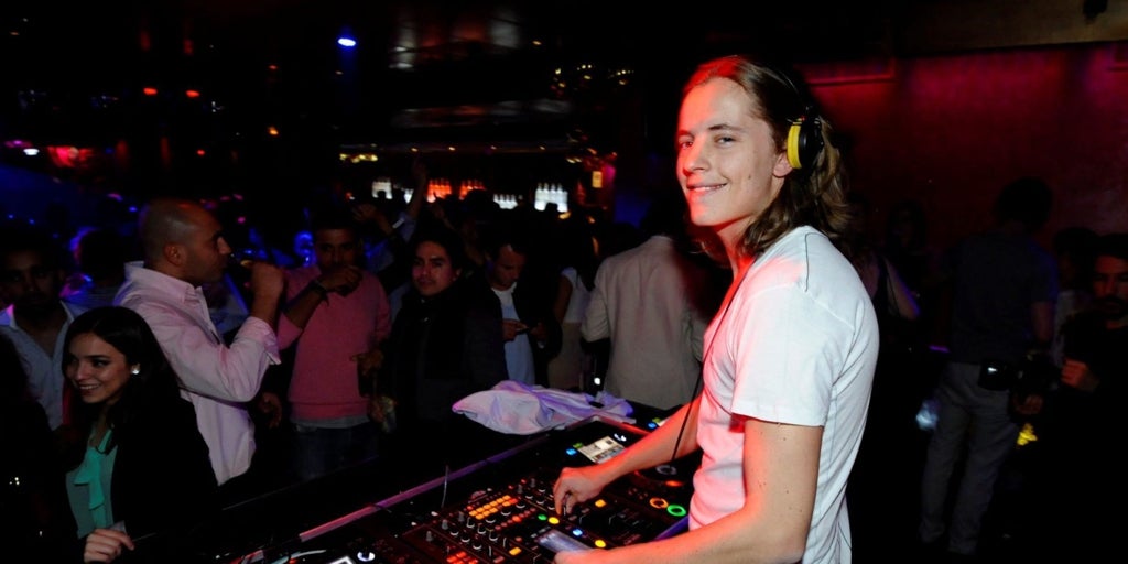 Alarma en la noche francesa: las discotecas parisinas comienzan a cerrar en masa