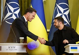 El jefe de la OTAN promete a Zelenski garantías de seguridad «tan sólidas que Rusia nunca vuelva a intentar un ataque»