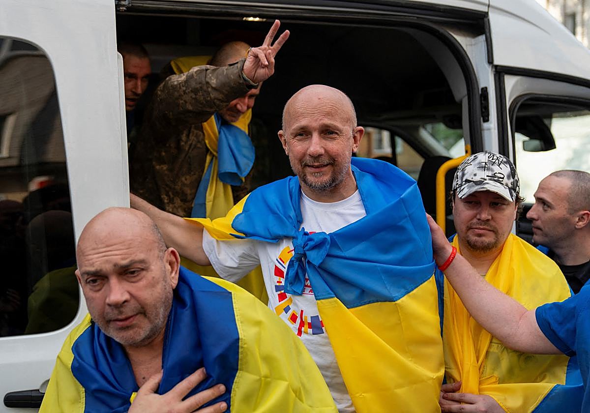 Algunos de los prisioneros ucranianos liberados