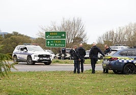 La Policía australiana busca a un hombre por matar a dos agentes durante el registro de su propiedad