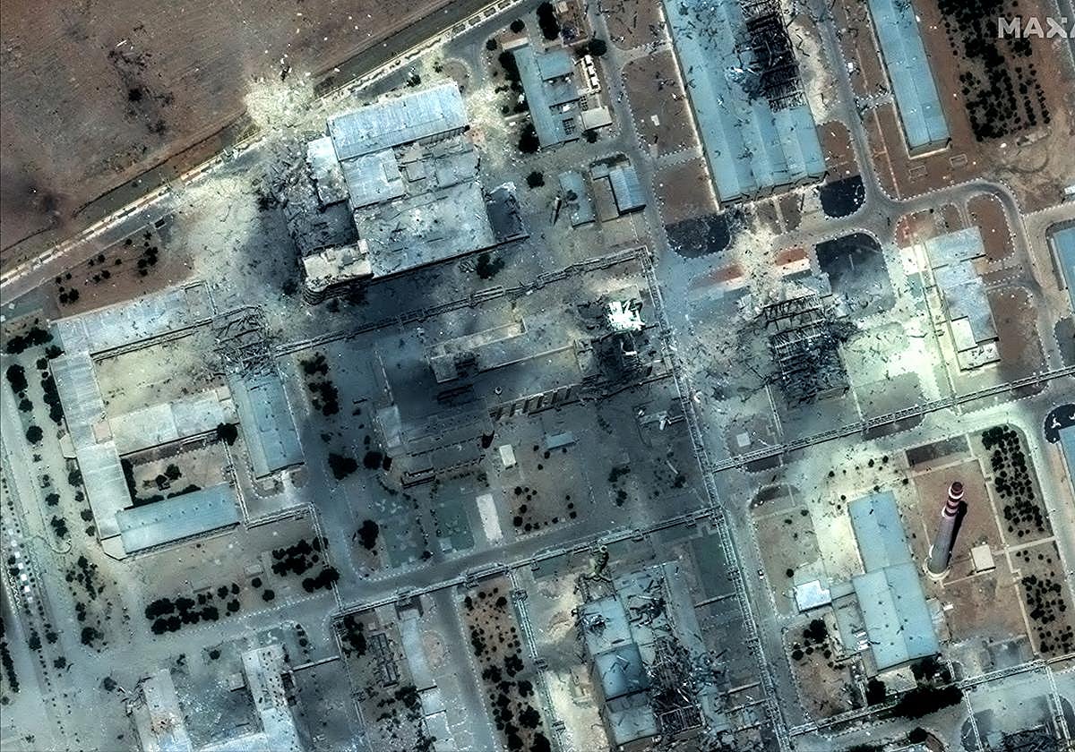 Imagen satelital que muestra un primer plano de los edificios destruidos en el Centro de Tecnología Nuclear de Isfahán, tras ser alcanzado por ataques aéreos estadounidenses, en Isfahán, Irán, el 22 de junio de 2025
