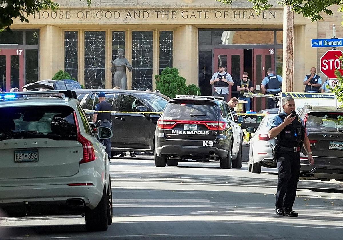 Los alrededores de la iglesia y el colegio donde se ha producido el tiroteo