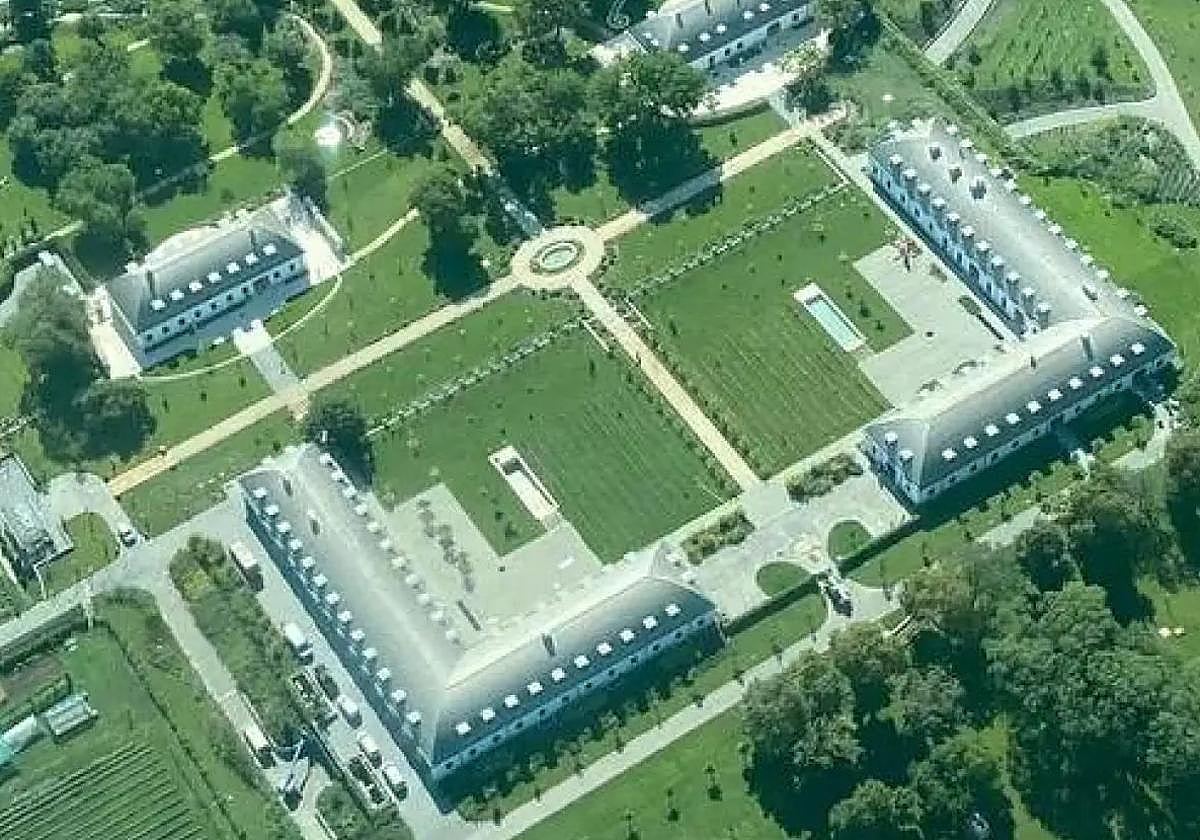 Vista aérea de la casa de Orban, al oeste de Budapest