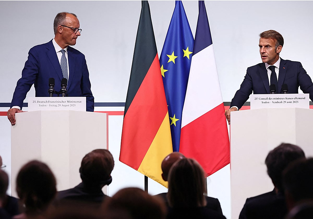 Los dos líderes reunidos en Tolón, atienden a los medios de comunicación