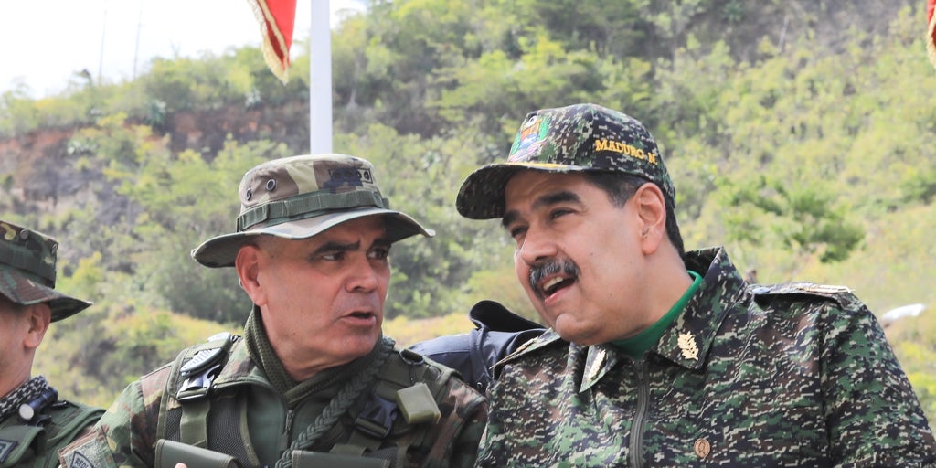 Maduro convoca un segundo alistamiento mientras despliega tropas para enfrentar la flota naval de EEUU
